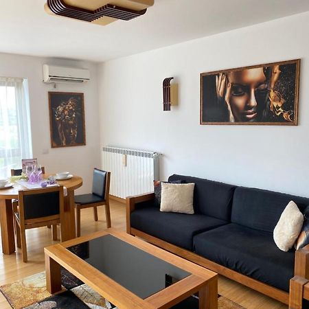Sunny Two Room Apartment, Baneasa, Petrom City, Free Wi-Fi And Underground Parking Bukarest Exterior foto